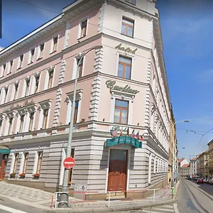 Carlton 4*, Praga Czechy